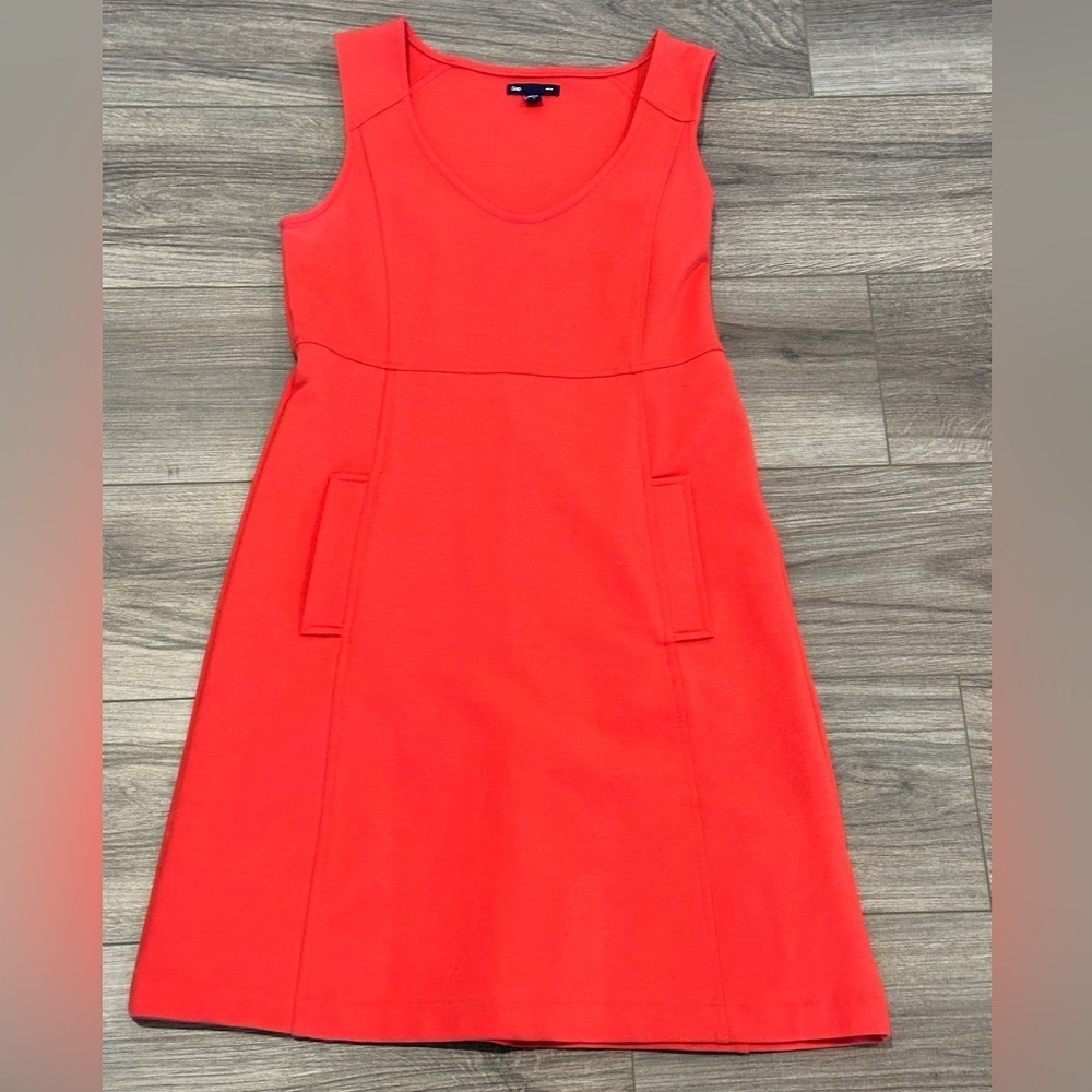 EUC Gap Orange Scoop Neck Sleeveless Sheath Dress With Pockets Size 4